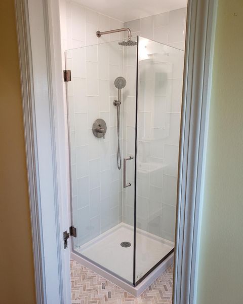 Glass standing shower