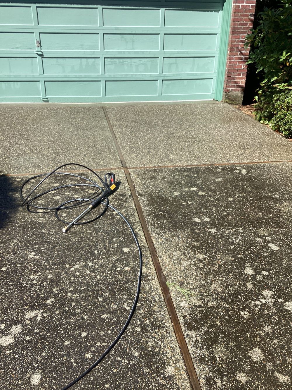 power washing dirty driveway