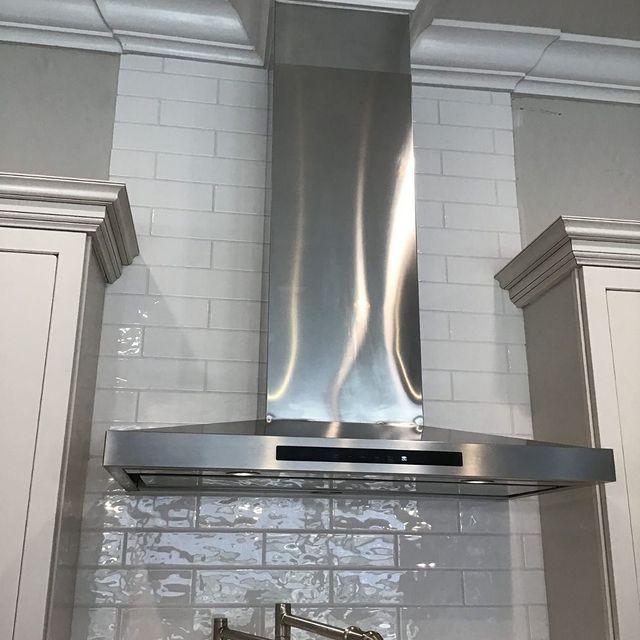 Electric kitchen chimney newly installed