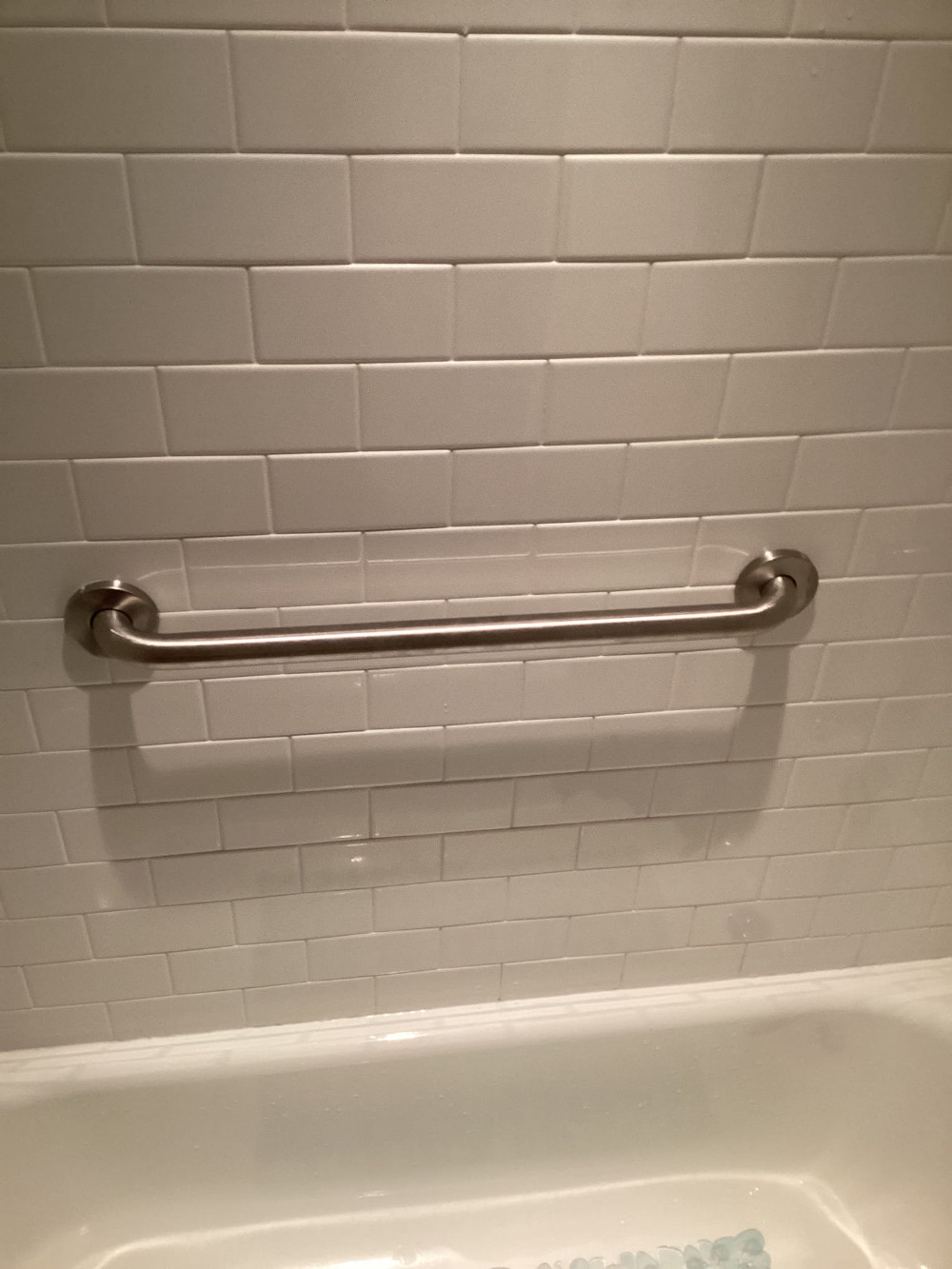 Hand rail for bathtub