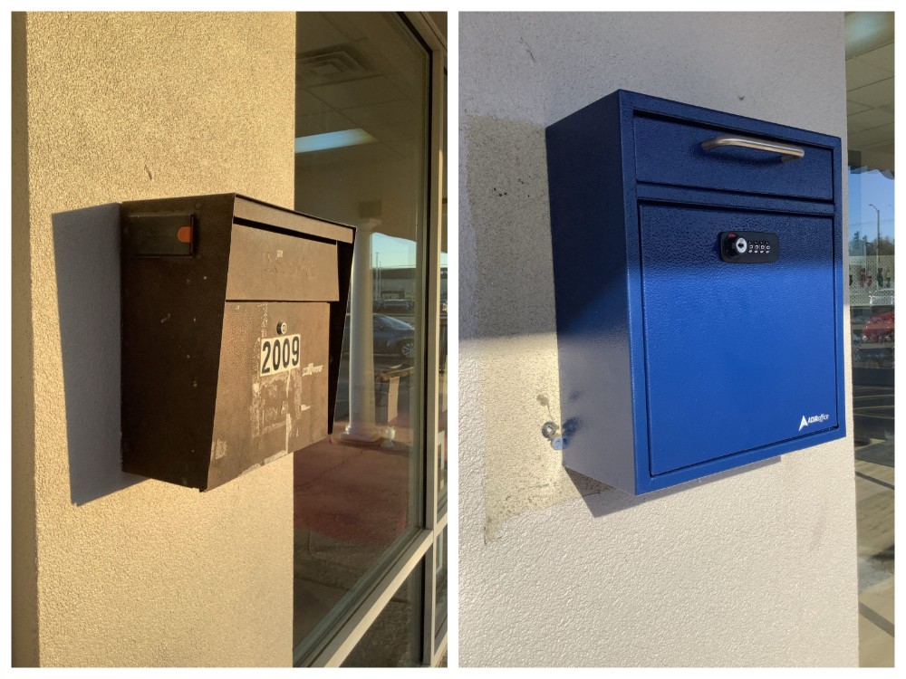 Commercial wall mailbox