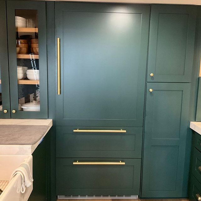 Green kitchen cabinets