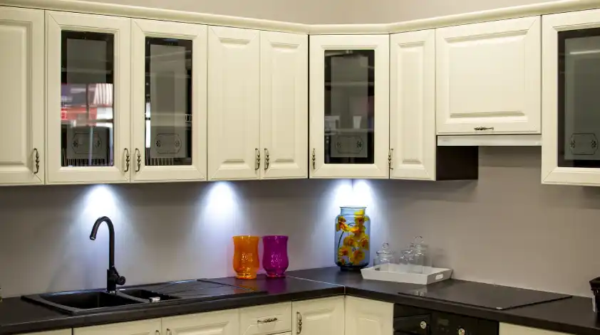 A modern kitchen with new cabinets that have been installed using professional services for cabinet installation in Charleston, SC.